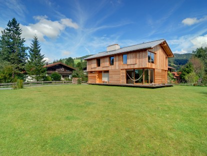 BILD:       		Rauchkuchlhaus auf der Seewiese am Schliersee            