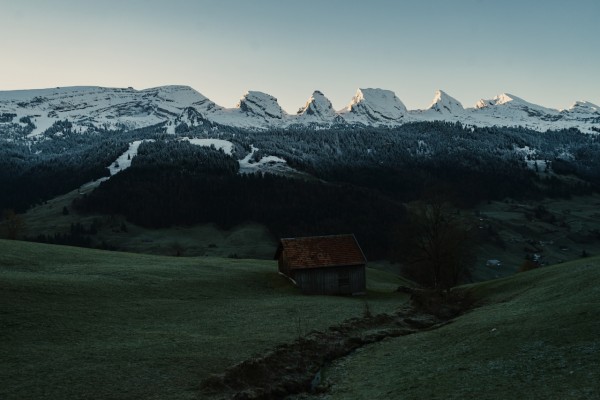 Je nach Ort sogar mit so einem gigantischen Blick auf die Berge