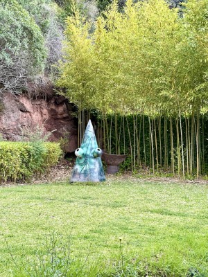 Eine weitere Joan Miró - Skulptur im Garten der  J. Llorens Artigas Foundation