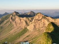 Blick von der Sünserspitze zu den Damülser Bergen (c) Michael Meusburger - Bregenzerwald Tourismus