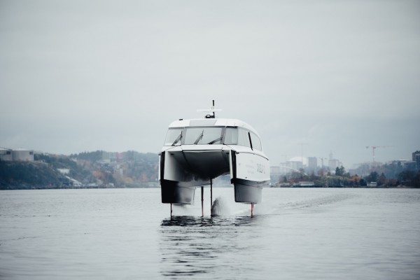 Erstes elektrisches Tragflächenschiff in Betrieb