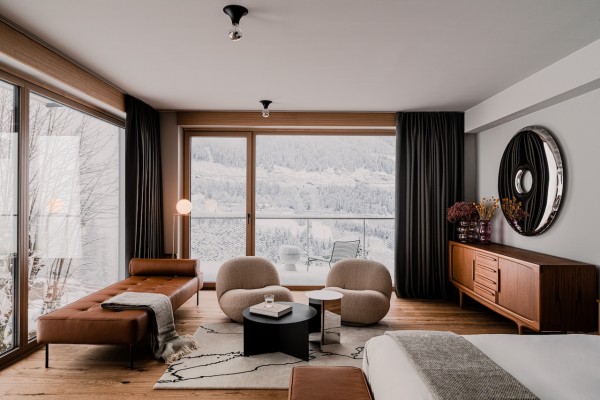 Eine Suite mit Blick auf Bad Gastein und die Berge