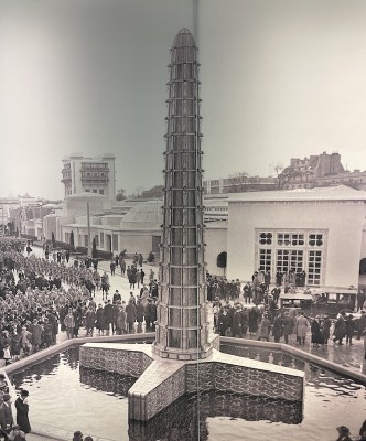 Sogar einen ganzen Brunnen hat er aus Glas bauen lassen - für eine Weltausstellung